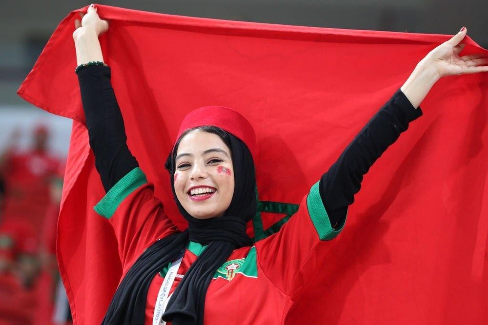 Mê mẩn với nhan sắc dàn CĐV Morocco tại World Cup 2022 - Ảnh 11.