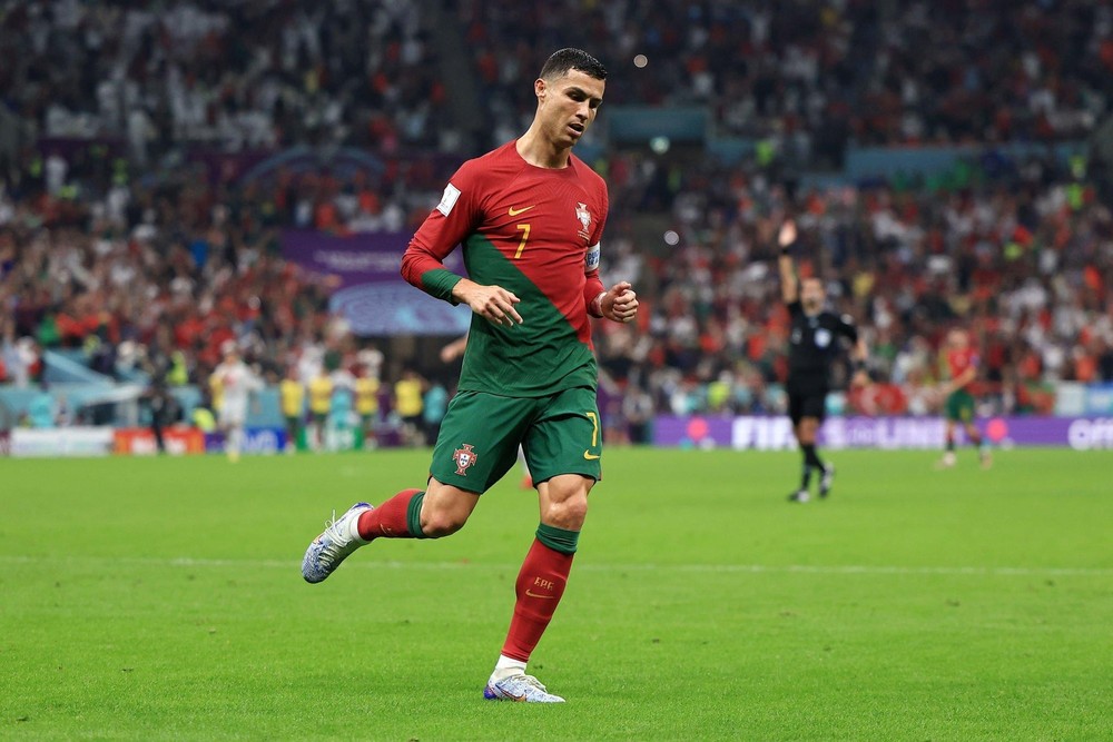 50 sắc thái của Ronaldo khi ngồi dự bị: Buồn bã, chua chát, giận dữ và cả cô đơn, sau đó bỏ về sớm - Ảnh 12.