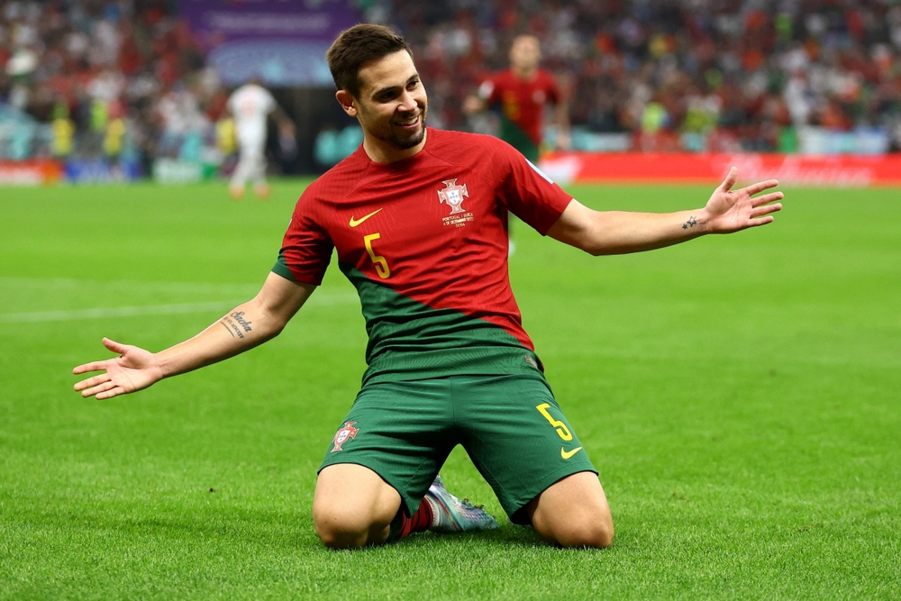 Đội hình xuất sắc nhất vòng 1/8 World Cup 2022: Goncalo Ramos nhận điểm 10 - Ảnh 2.