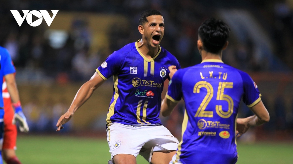 Hà Nội FC tìm ngoại binh “khủng” để bước ra AFC Champions League - Ảnh 1.