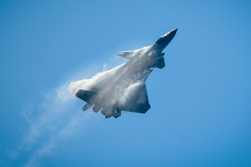 So Su-57 và J-20, có chỉ số chênh lệch tới... 50 lần: Thắng Nga chưa bao giờ dễ đến thế? - Ảnh 2.