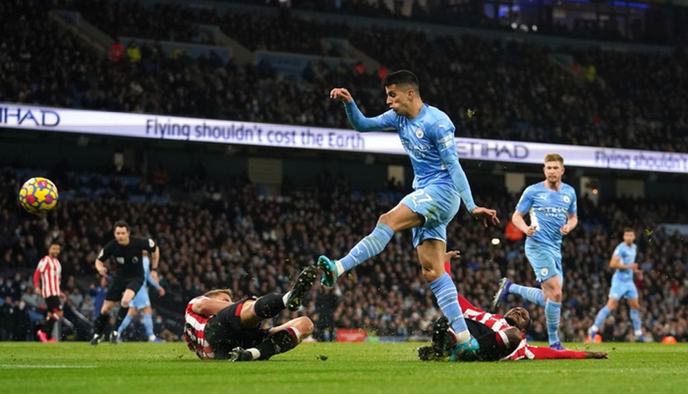 Trừng phạt sai lầm của đối thủ, Man City tìm lại niềm vui chiến thắng ở Ngoại hạng Anh - Ảnh 7.