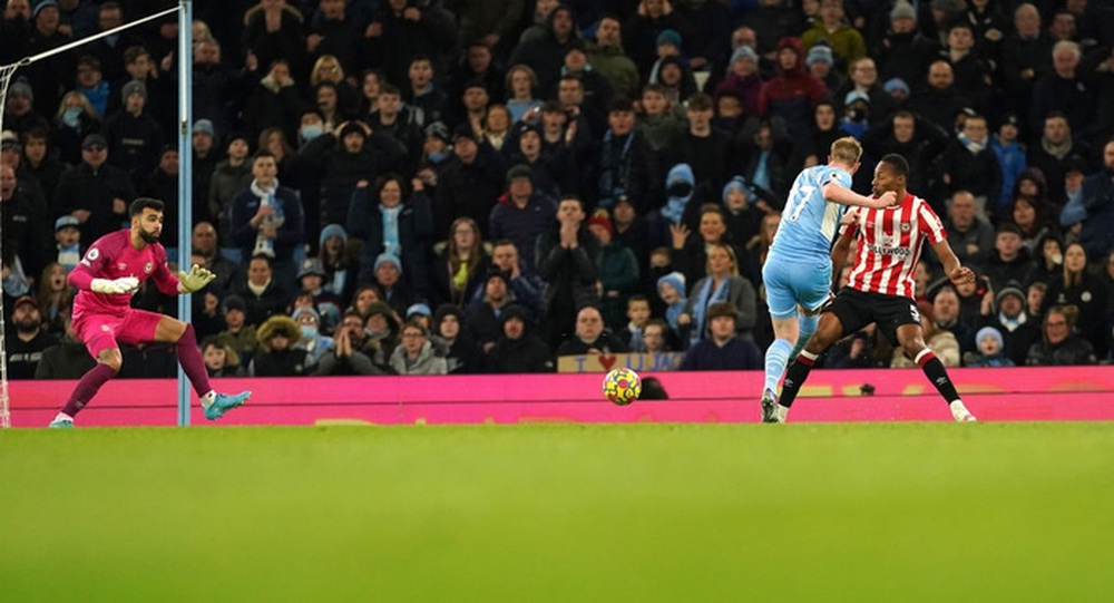 Trừng phạt sai lầm của đối thủ, Man City tìm lại niềm vui chiến thắng ở Ngoại hạng Anh - Ảnh 9.