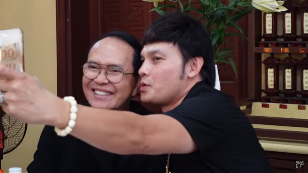 Kim Tiểu Long: Khi tôi ở Mỹ, chị Thanh Kim Huệ đã nhắc tôi về thăm chị nên tôi phải về - Ảnh 1. Kim Tiểu Long: Khi tôi ở Mỹ, chị Thanh Kim Huệ đã nhắc tôi về thăm chị nên tôi phải về - Ảnh 1.