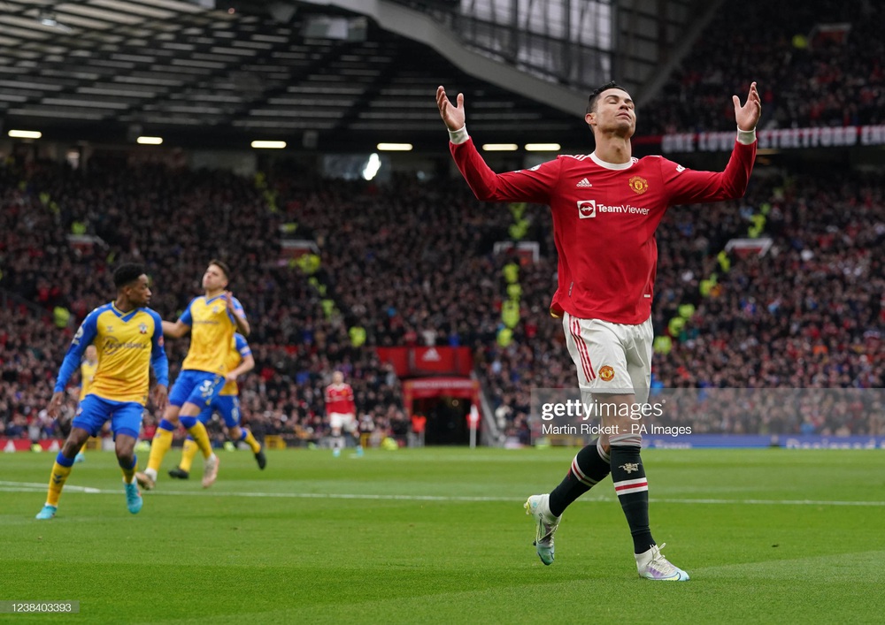 Man United đau đớn rời sân, Ronaldo lại chìm ngập trong tự trách