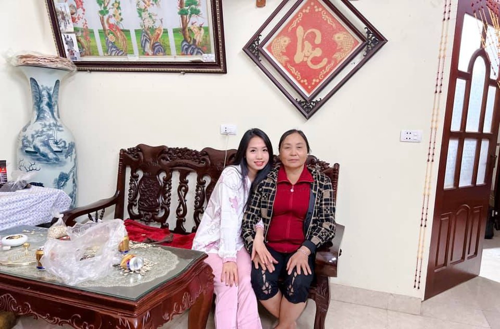 Tuyển nữ Việt Nam trở về với vòng tay yêu thương của gia đình sau 2 tháng xa nhà - Ảnh 5.