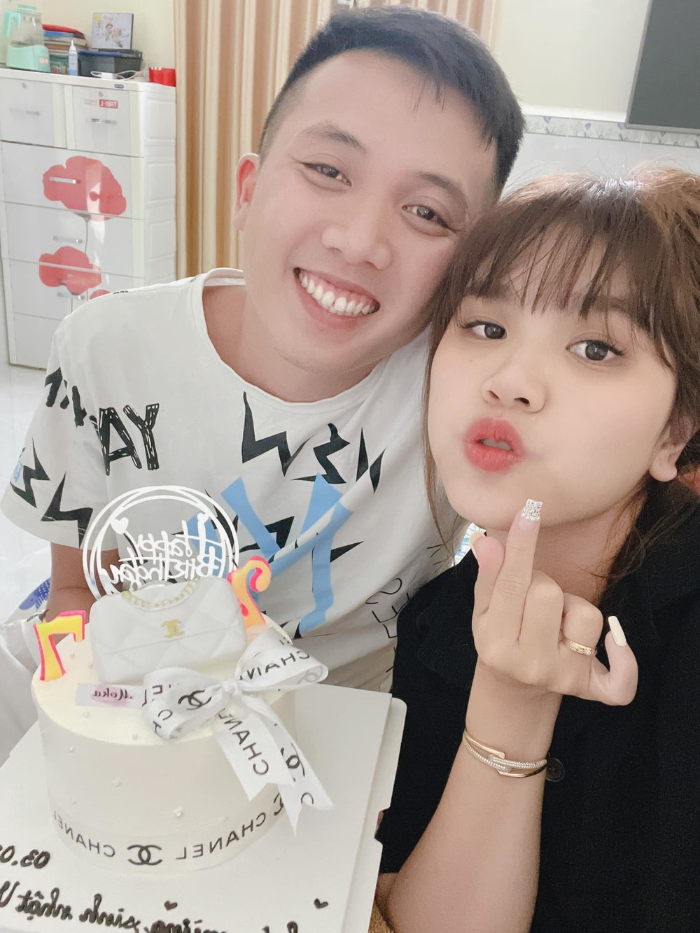 Thánh tỏ tình Valentine và cuộc hôn nhân định mệnh: Kinh tế vững thì mọi thứ sẽ màu hồng - Ảnh 4.