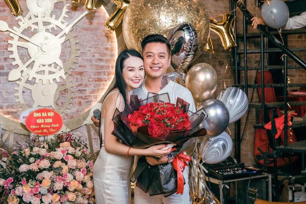 Vợ bất ngờ thưởng nóng 3 tỷ trong ngày lễ tình nhân, phản ứng của Tuấn Hưng ra sao? - Ảnh 4. Vợ bất ngờ thưởng nóng 3 tỷ trong ngày lễ tình nhân, phản ứng của Tuấn Hưng ra sao? - Ảnh 4.