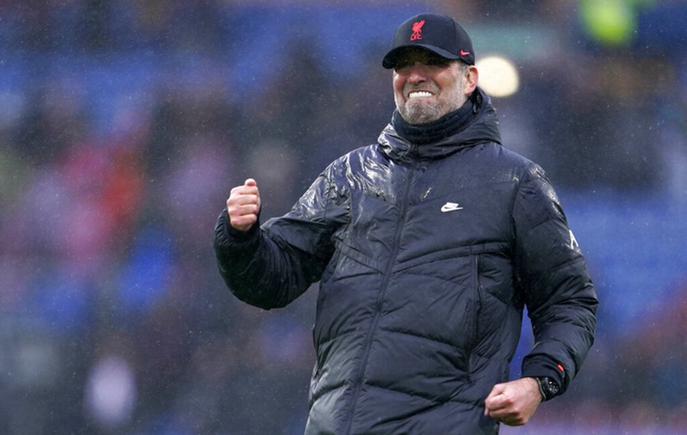 Cái tên bất ngờ lập công, Liverpool chật vật giành 3 điểm để bám đuổi Man City