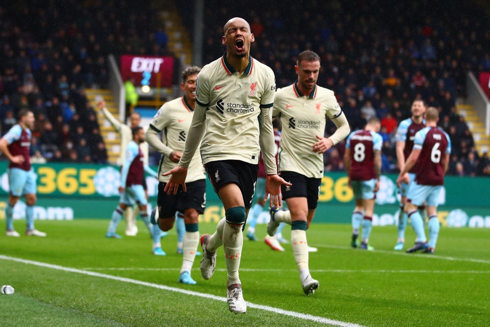 Cái tên bất ngờ lập công, Liverpool chật vật giành 3 điểm để bám đuổi Man City