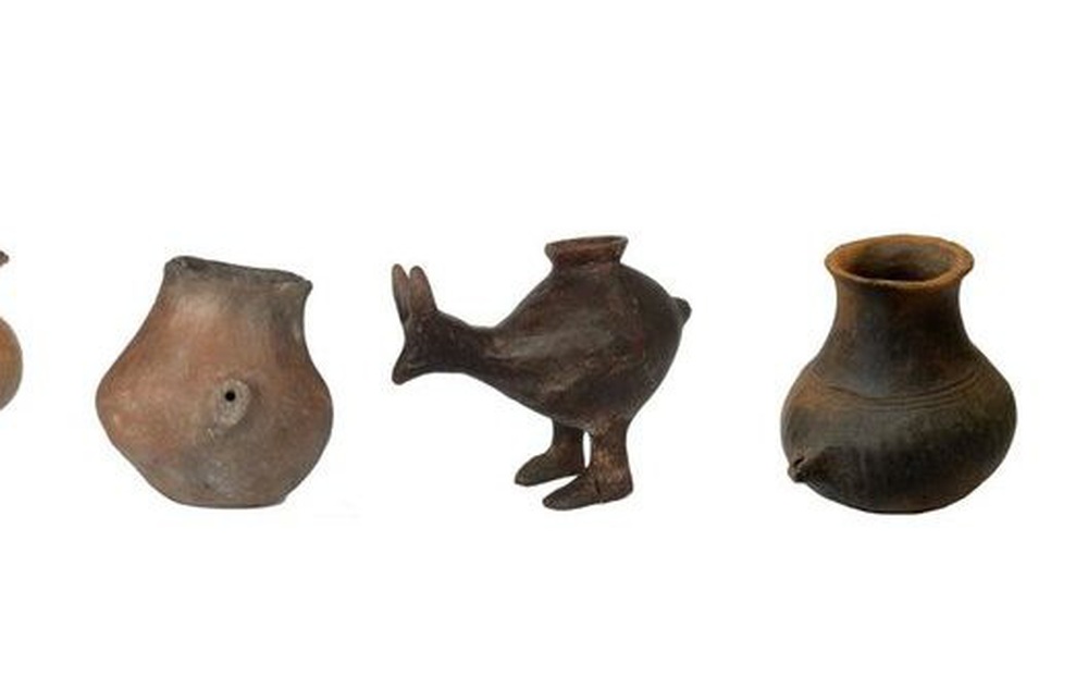Đoàn khảo cổ tìm thấy chiếc bình gốm La Mã 1500 năm tuổi, nghiên cứu kỹ thì hóa ra nó là một cái bô
