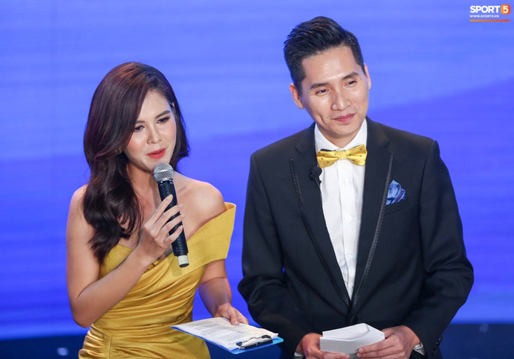 Lễ trao giải Quả bóng vàng Việt Nam 2021: Xác định danh tính MC, hoa hậu đặc biệt - Ảnh 1.