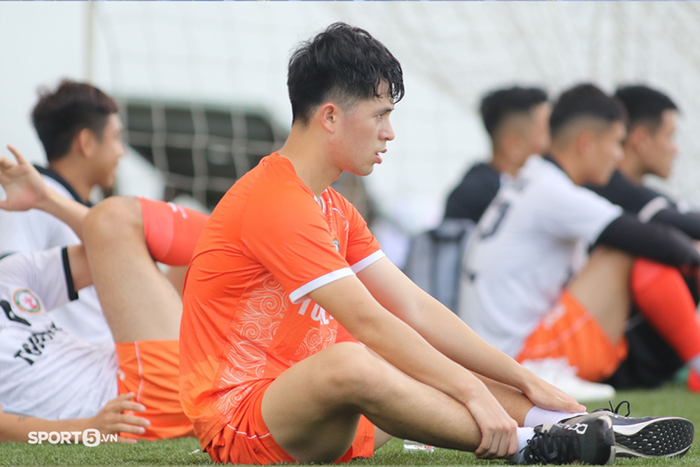 Trần Đình Trọng chọn số áo 21, ngồi ngoài trong ngày ra mắt Bình Định - Ảnh 3.