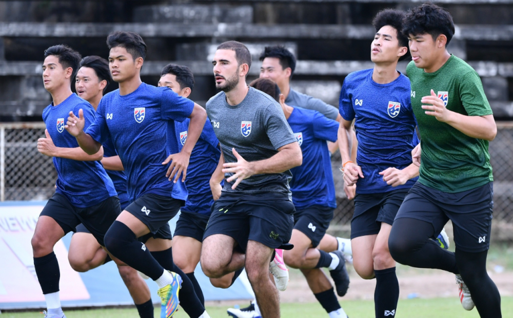 Trước thềm trận quyết đấu, HLV Thái Lan lớn tiếng “dọa” U23 Việt Nam