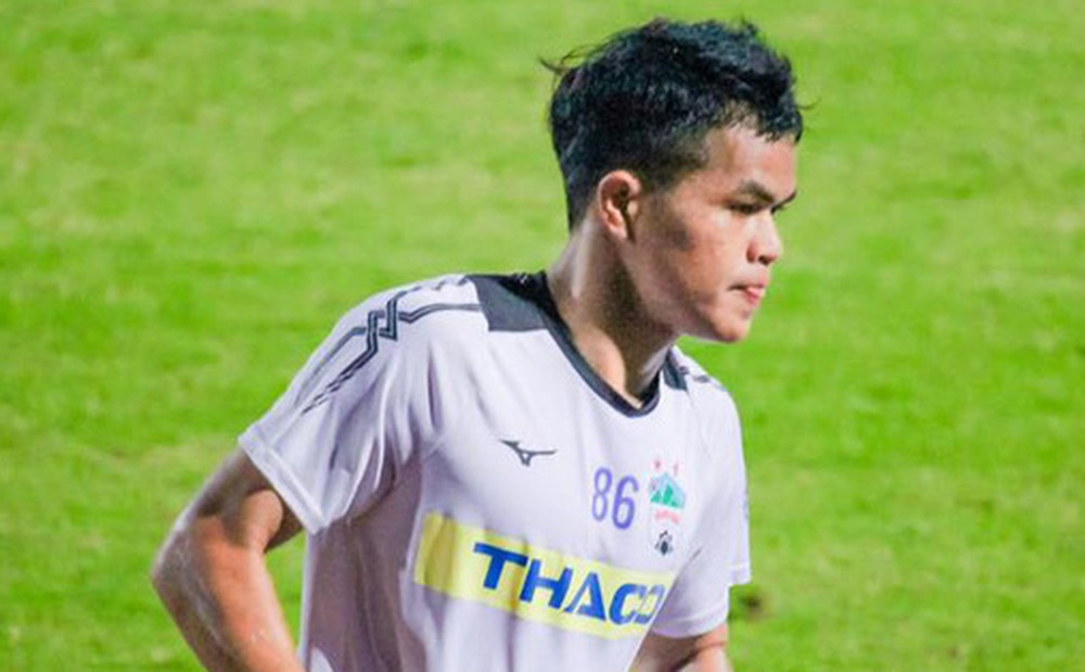 Dụng Quang Nho mất người thân ngay trước trận đấu với U23 Singapore