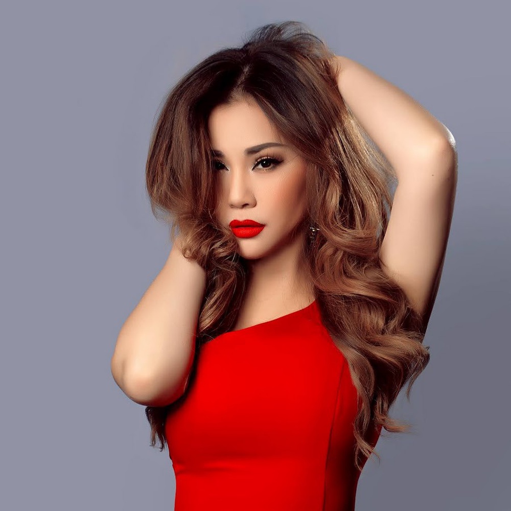 Danh ca Hương Lan: Mới 5 tuổi, tôi đã biết xòe tay lãnh tiền cát xê - Ảnh 4. Danh ca Hương Lan: Mới 5 tuổi, tôi đã biết xòe tay lãnh tiền cát xê - Ảnh 4.