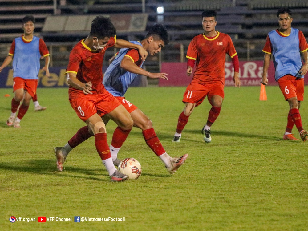 NÓNG: U23 Việt Nam thiếu vắng 1/3 đội hình vì Covid-19 trong trận quyết đấu với Singapore - Ảnh 1.