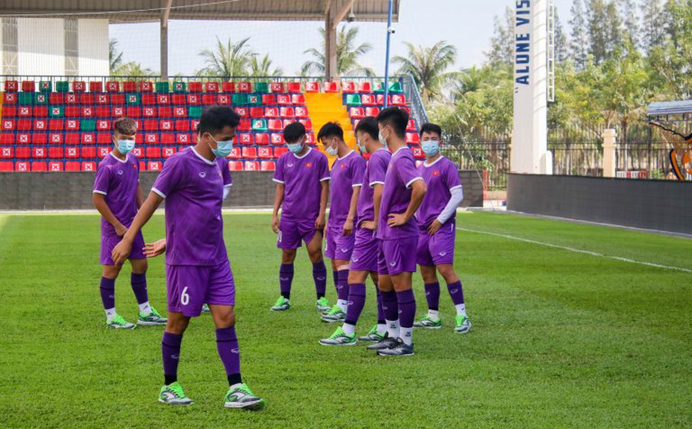 NÓNG: U23 Việt Nam thiếu vắng 1/3 đội hình vì Covid-19 trong trận quyết đấu với Singapore