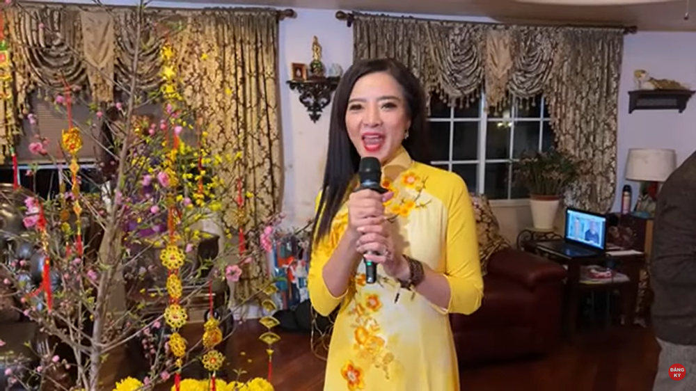 Nghệ sĩ Bảo Quốc 73 tuổi: Đón Tết tình cảm bên vợ trong biệt thự đắt tiền tại Mỹ - Ảnh 3. Nghệ sĩ Bảo Quốc 73 tuổi: Đón Tết tình cảm bên vợ trong biệt thự đắt tiền tại Mỹ - Ảnh 3.