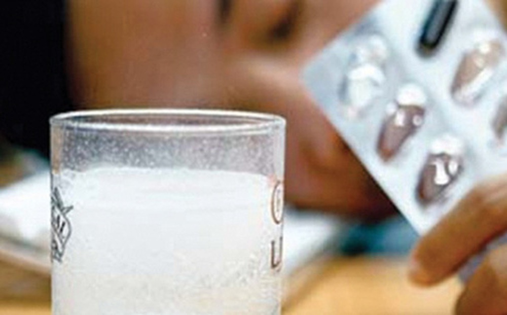 Đau đầu sau uống bia rượu ngày Tết, nhất định không được nạp thêm thứ này