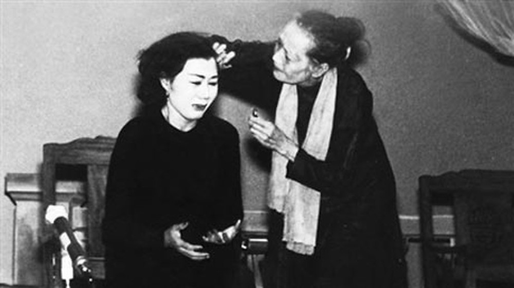 NSND Kim Cương: Một khán giả chạy lên nói mày mà bảo bà Bảy Nam ăn cắp, tao đánh - Ảnh 4. NSND Kim Cương: Một khán giả chạy lên nói mày mà bảo bà Bảy Nam ăn cắp, tao đánh - Ảnh 4.