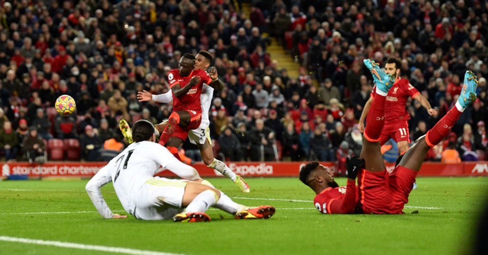 Thắng hủy diệt 6-0, Liverpool chỉ còn cách Man City 3 điểm trong cuộc đua vô địch Ngoại hạng Anh - Ảnh 12.