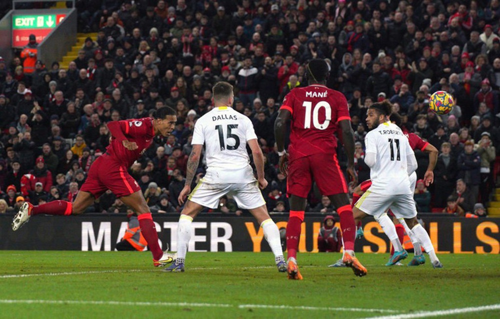 Thắng hủy diệt 6-0, Liverpool chỉ còn cách Man City 3 điểm trong cuộc đua vô địch Ngoại hạng Anh - Ảnh 13.