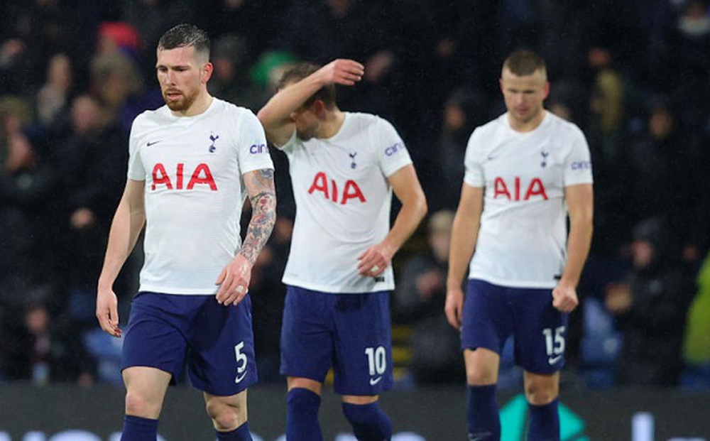 Burnley 1-0 Tottenham: Niềm vui ngắn chẳng tày gang