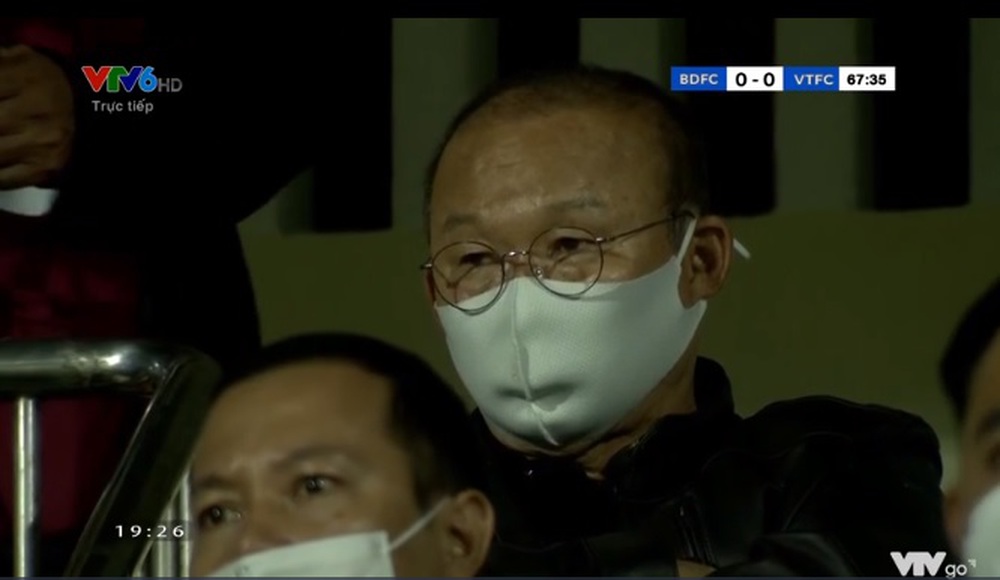 Quả bóng Vàng ghi dấu ấn, tặng món quà lớn cho thầy Park ngày khai màn V.League - Ảnh 1.