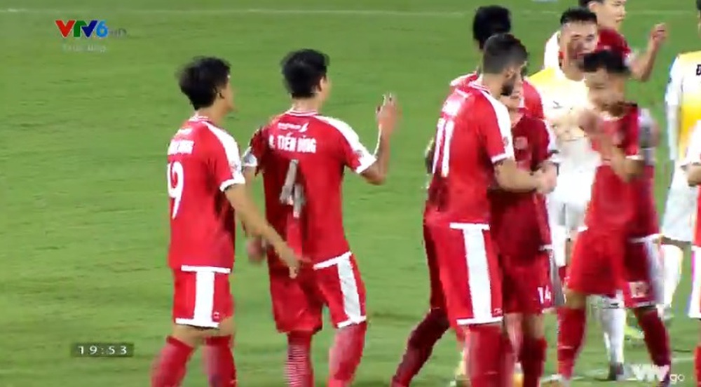 Quả bóng Vàng ghi dấu ấn, tặng món quà lớn cho thầy Park ngày khai màn V.League - Ảnh 3.
