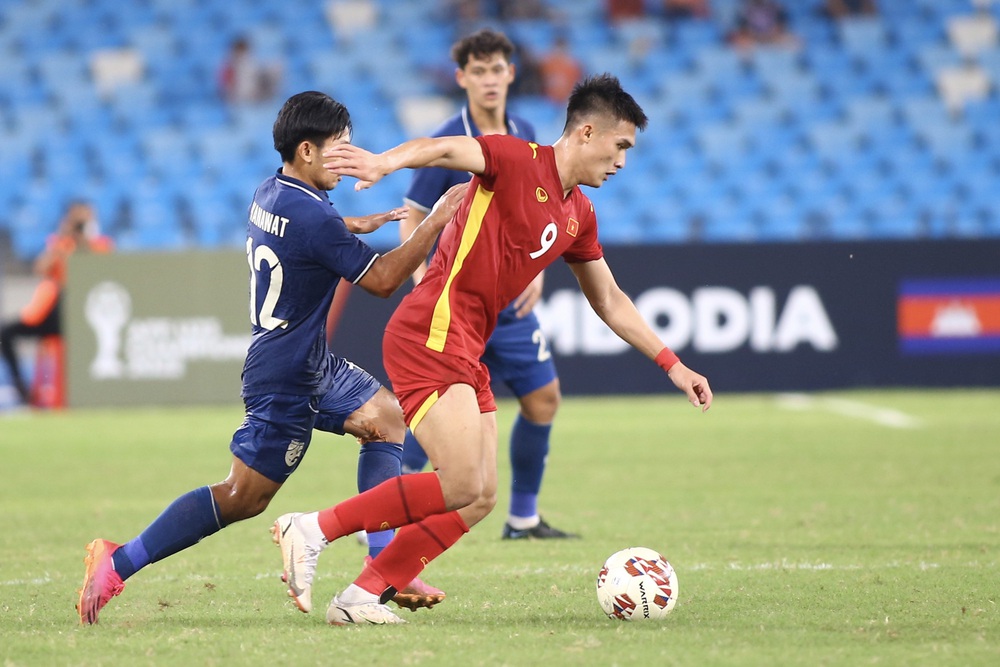 Sao trẻ HAGL nổ súng kết liễu, U23 Việt Nam hạ đẹp Thái Lan để đăng quang đầy xứng đáng - Ảnh 3. Sao trẻ HAGL nổ súng kết liễu, U23 Việt Nam hạ đẹp Thái Lan để đăng quang đầy xứng đáng - Ảnh 3.