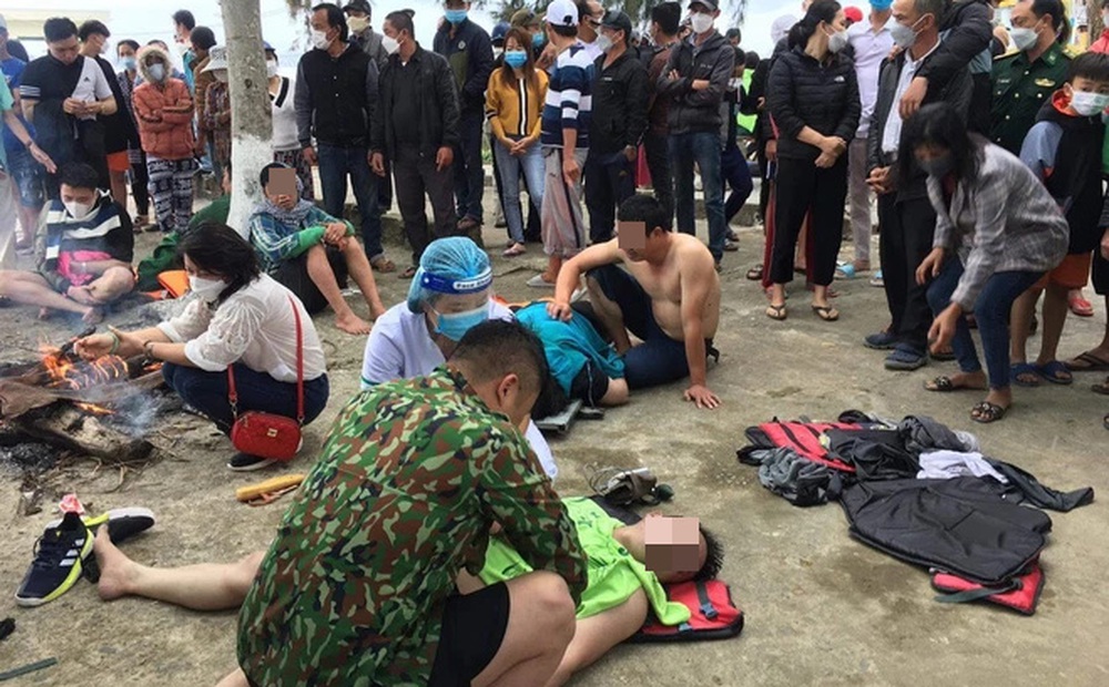 Chìm cano ở biển Cửa Đại: Đã vớt được 13 thi thể, còn 4 người mất tích