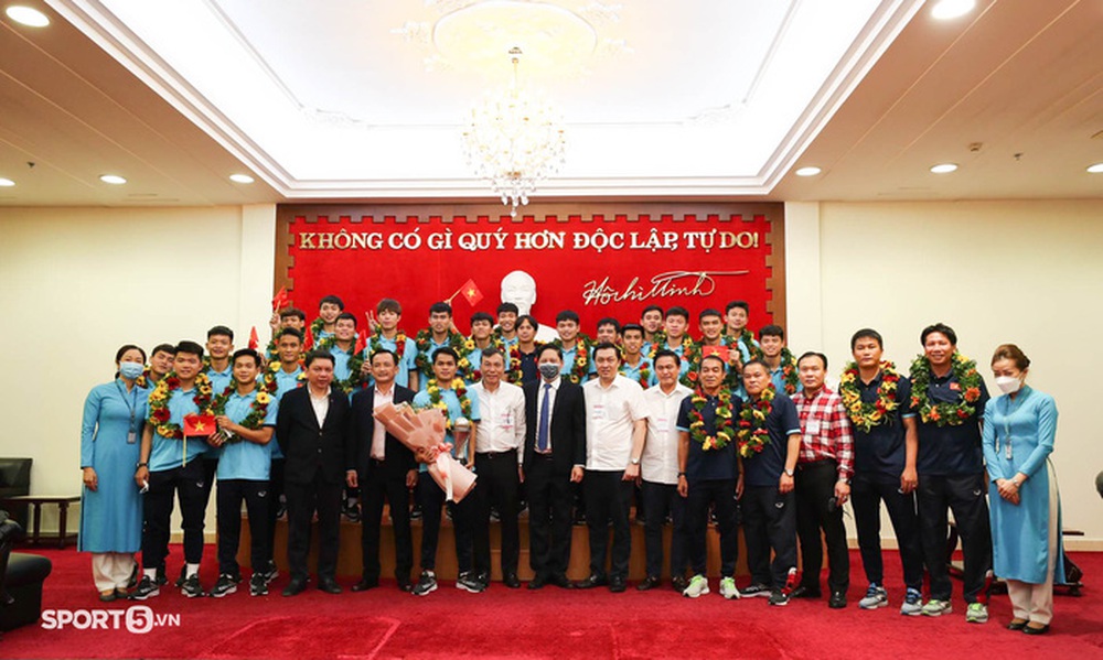 Đội trưởng U23 Việt Nam kể lại hành trình vượt khó để thi đấu trận chung kết với U23 Thái Lan - Ảnh 2.