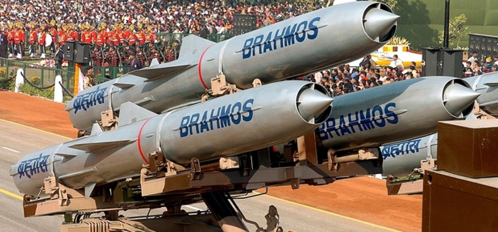Căng thẳng Ukraine: Nga đồng minh châu Á lo - Tên lửa BrahMos sẽ hứng đòn từ Mỹ?  - Ảnh 2.