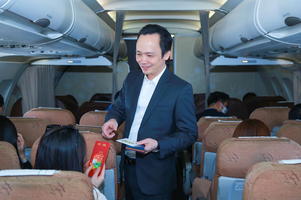 Ông Trịnh Văn Quyết xuất hiện tại sân bay Nội Bài, gây bất ngờ đầu năm mới - Ảnh 2.