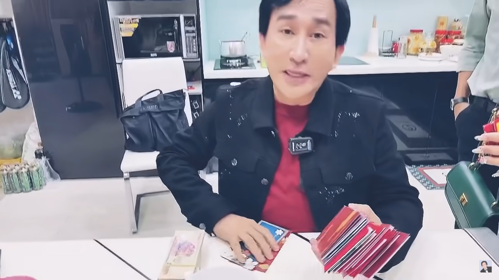Kim Tử Long: Tôi nghĩ muốn có đủ lễ nghi, phong tục đón Tết phải có tiền đã - Ảnh 4. Kim Tử Long: Tôi nghĩ muốn có đủ lễ nghi, phong tục đón Tết phải có tiền đã - Ảnh 4.