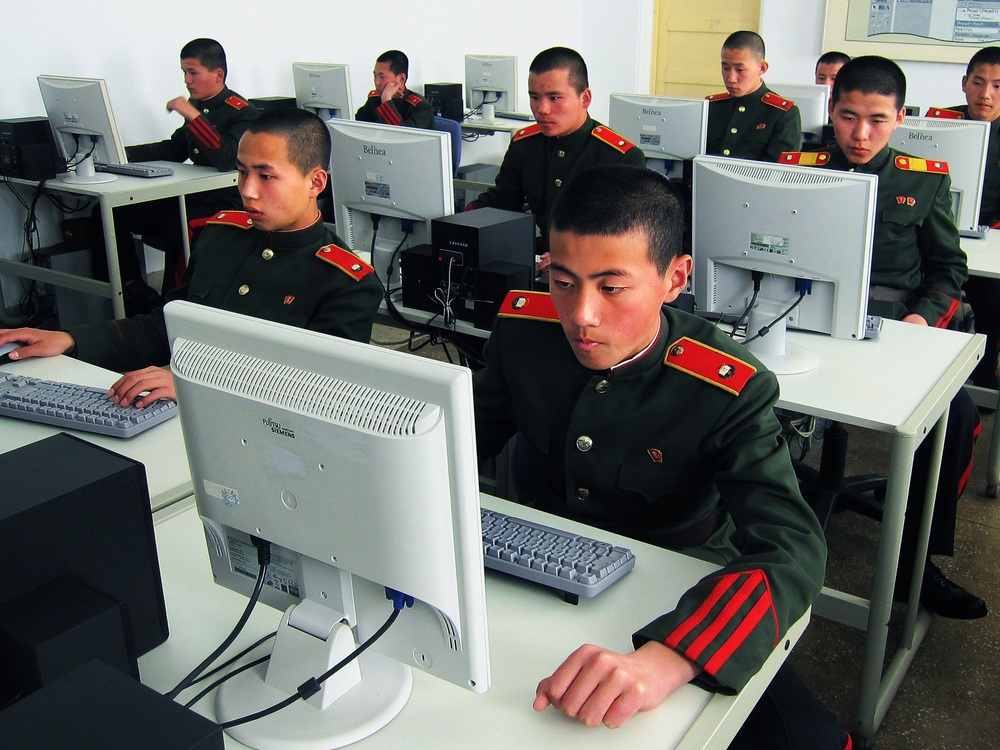 Hacker Triều Tiên đánh cắp tiền ảo theo cách khó ngờ, tạo nguồn thu để phát triển hạt nhân - Ảnh 1.