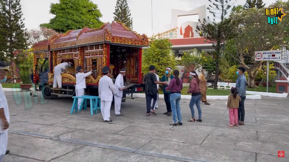 Chỉ 4 người đưa tiễn nghệ sĩ Hoàng Lan: Không đồng nghiệp, không chồng con - Ảnh 1. Chỉ 4 người đưa tiễn nghệ sĩ Hoàng Lan: Không đồng nghiệp, không chồng con - Ảnh 1.