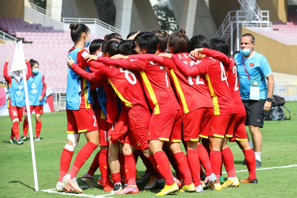 Giành vé lịch sử dự World Cup 2023, đội tuyển nữ Việt Nam được thưởng bao nhiêu tỷ đồng? - Ảnh 1.