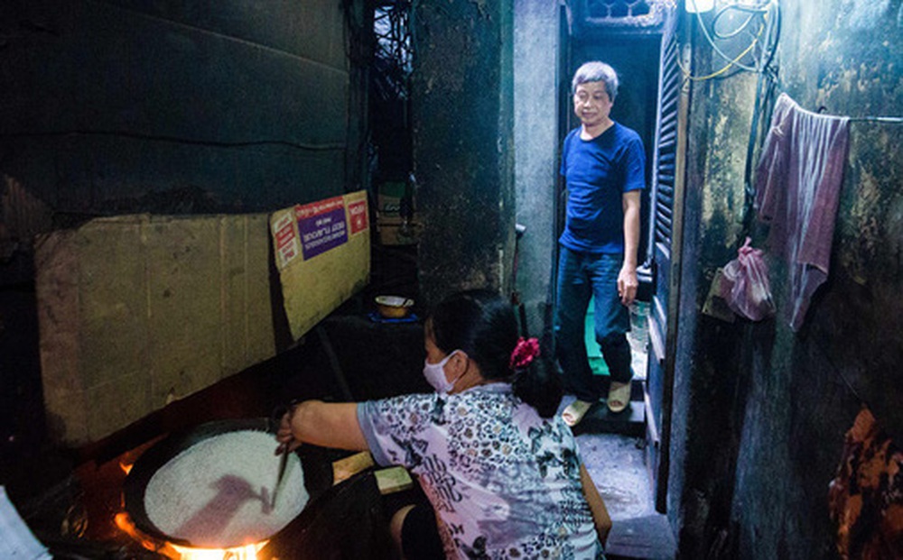Hà Nội: Ngày Tết trong căn nhà 9m2 ở phố cổ là lối đi chung của 6 hộ dân khác
