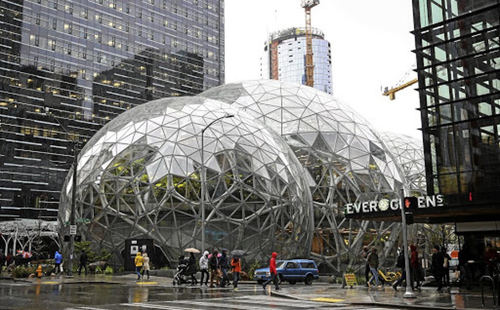 Amazon tăng gấp đôi lương cho nhân viên