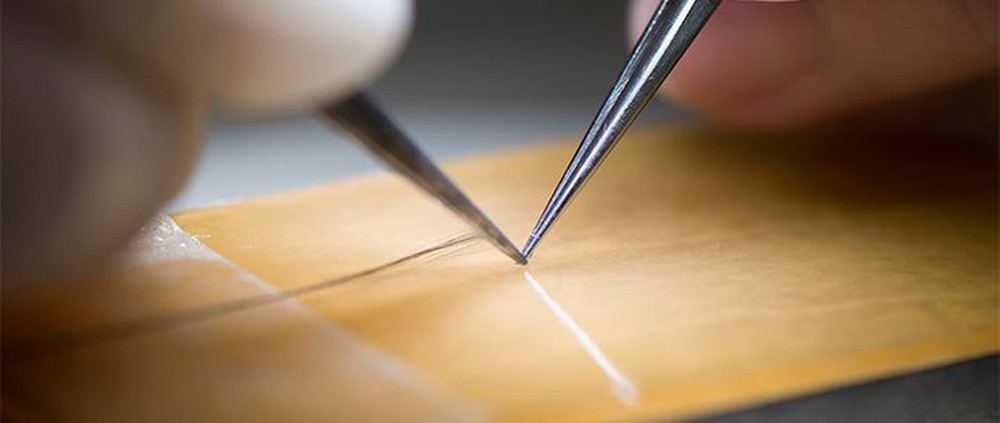 Công nghệ Nhật Bản: Sản xuất chiếc kim phẫu thuật nhỏ nhất thế giới, bằng nửa sợi tóc - Ảnh 2.