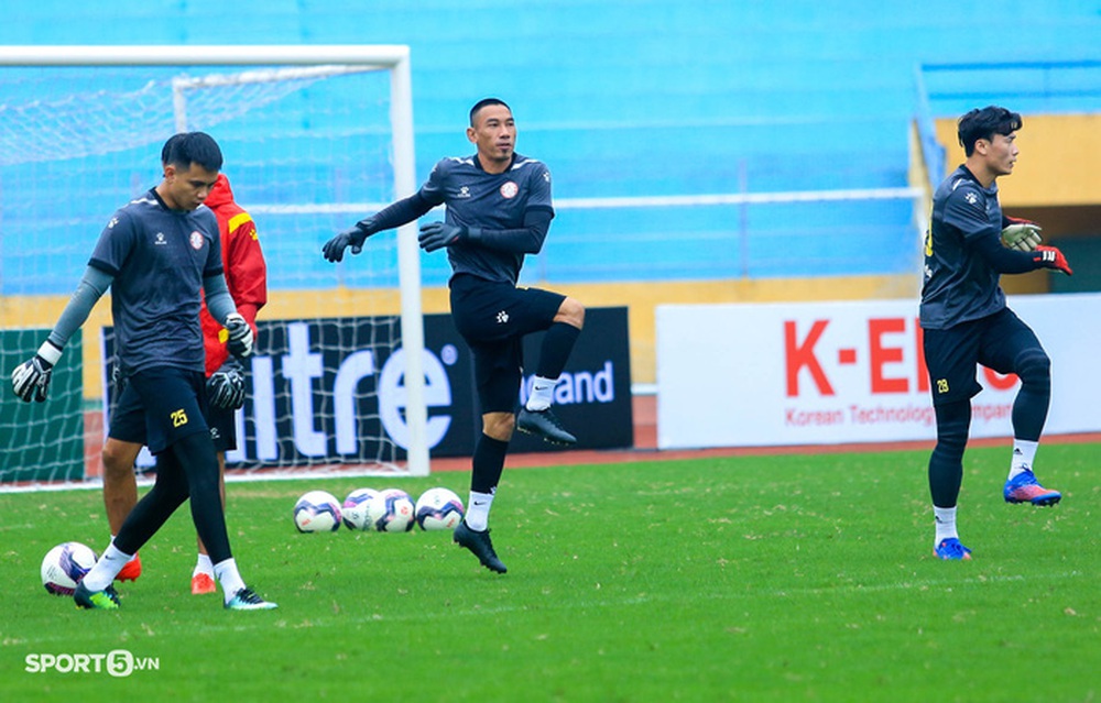 Võ Huy Toàn chấn thương, Bùi Tiến Dũng bỏ ngỏ cơ hội bắt chính trận đấu với Hà Nội FC - Ảnh 2.