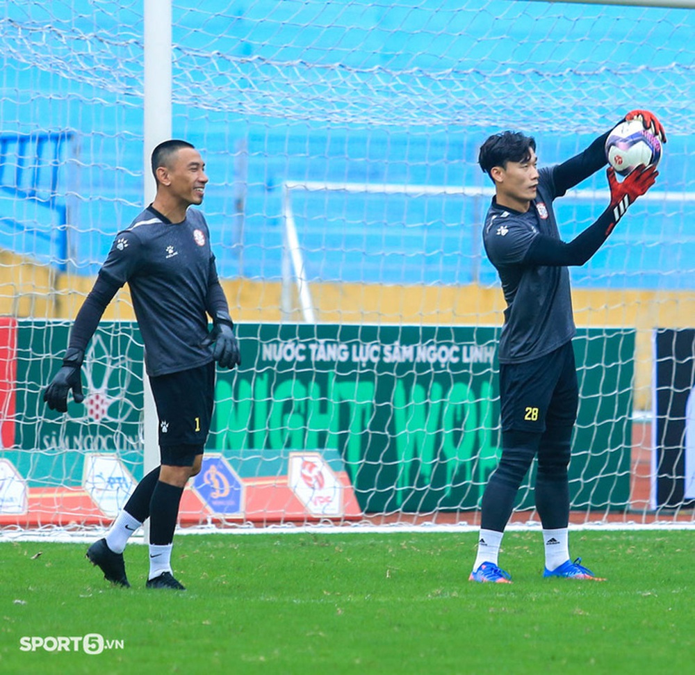 Võ Huy Toàn chấn thương, Bùi Tiến Dũng bỏ ngỏ cơ hội bắt chính trận đấu với Hà Nội FC - Ảnh 3.
