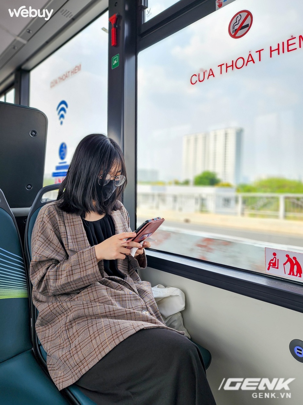  Bỏ 7K trải nghiệm xe buýt điện đầu tiên ở Sài Gòn: Có wifi, cổng sạc USB xài tẹt ga, bonus cực nhiều tiện ích đáng khen  - Ảnh 35.