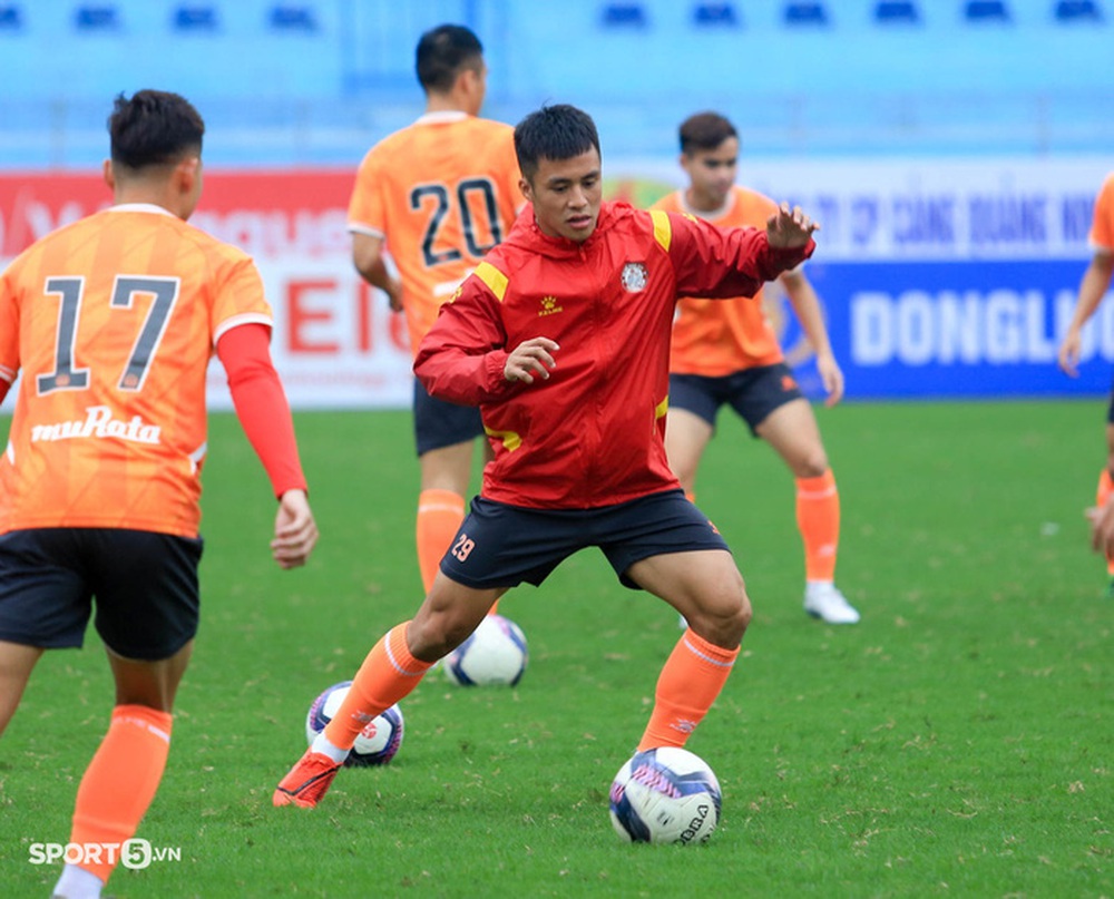 Võ Huy Toàn chấn thương, Bùi Tiến Dũng bỏ ngỏ cơ hội bắt chính trận đấu với Hà Nội FC - Ảnh 9.