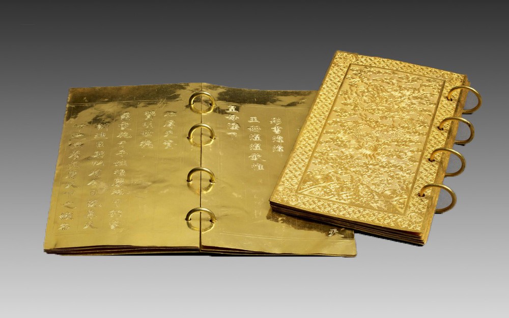 Bảo vật quốc gia bằng vàng ròng, nặng hơn 100 lượng: Bí mật trong 13 trang sách - Ảnh 1.