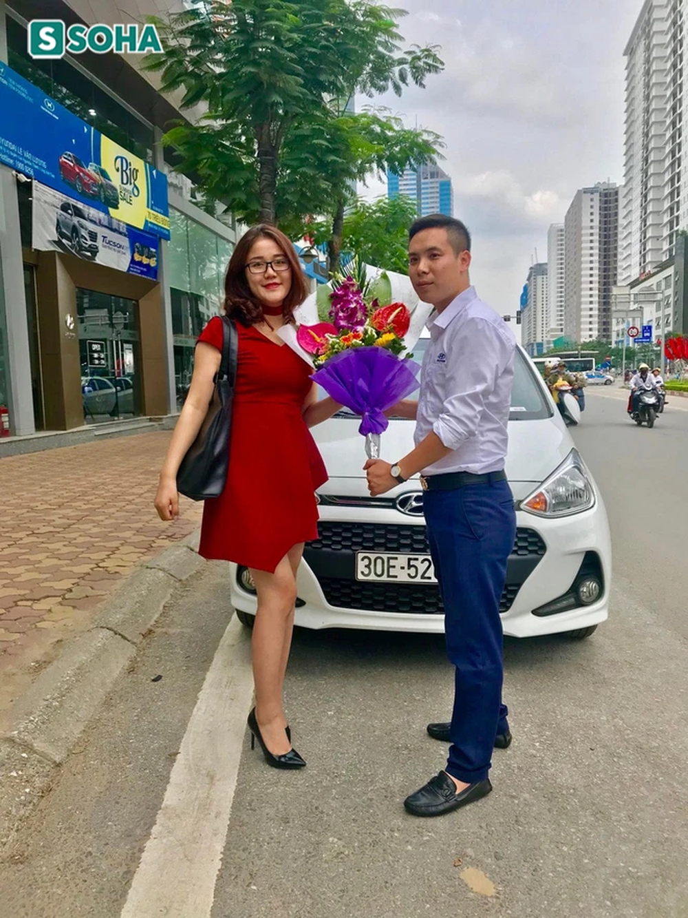 Country girl who went to Hanoi found that 5k spring rolls were expensive and a trip to buy a house and buy a car at the age of 23 - Photo 2.