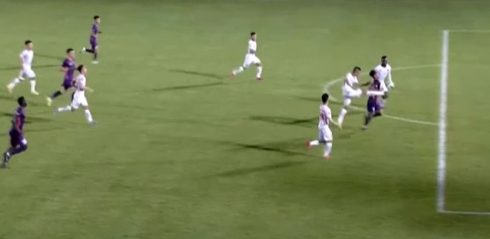 Quân bầu Đức ghi dấu ấn, ngựa ô V.League vẫn đánh rơi chiến thắng bởi quả 11m tranh cãi - Ảnh 4.