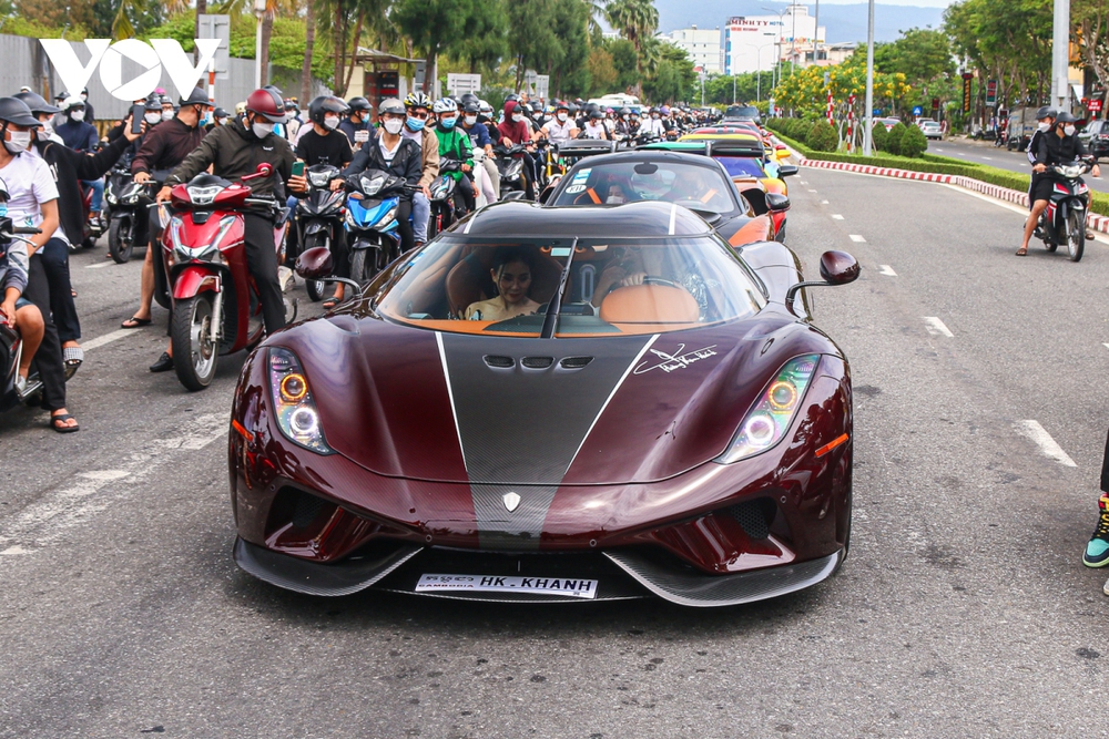 Hình ảnh dàn siêu xe hơn 500 tỷ đồng trên phố Đà Nẵng - Ảnh 2.